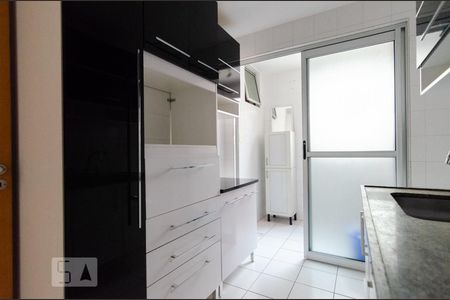 Cozinha de apartamento para alugar com 3 quartos, 72m² em Mansões Santo Antônio, Campinas