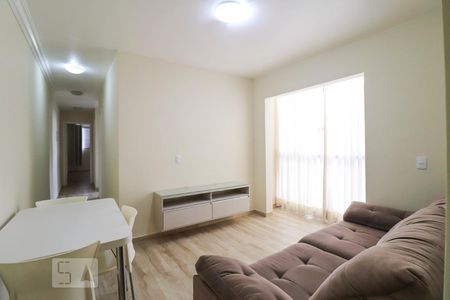 Sala de apartamento para alugar com 3 quartos, 74m² em Setor Goiânia 2, Goiânia