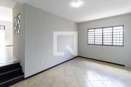 Sala 2 de casa para alugar com 4 quartos, 220m² em Alípio de Melo, Belo Horizonte