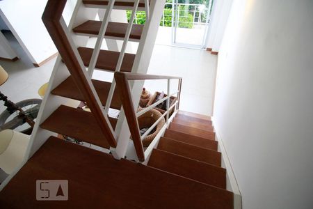 Escadas de casa de condomínio à venda com 4 quartos, 430m² em Morumbi, São Paulo