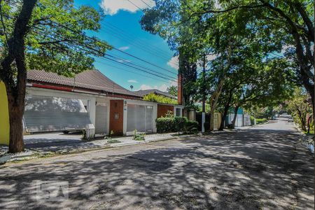 Rua de casa para alugar com 4 quartos, 380m² em Jardim Marajoara, São Paulo