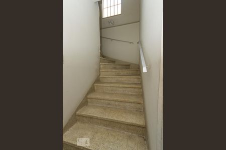 Escada de casa para alugar com 3 quartos, 181m² em Parque Jabaquara, São Paulo
