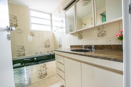 Banheiro de apartamento à venda com 3 quartos, 107m² em Vila Paulista, São Paulo