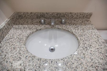 Apartamento à venda com 229m², 3 quartos e 4 vagas Apartamento à venda com 229m², 3 quartos e 4 vagasBanheiro Suite 3