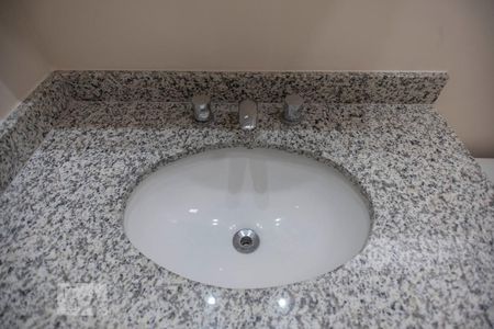 Apartamento à venda com 229m², 3 quartos e 4 vagas Apartamento à venda com 229m², 3 quartos e 4 vagasBanheiro Suite 2