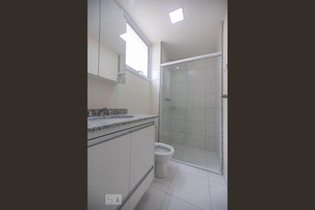 Apartamento à venda com 229m², 3 quartos e 4 vagas Apartamento à venda com 229m², 3 quartos e 4 vagasBanheiro Suite 2