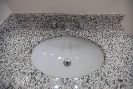 Apartamento à venda com 229m², 3 quartos e 4 vagas Apartamento à venda com 229m², 3 quartos e 4 vagasBanheiro Suite