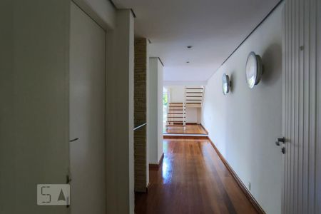 Entrada  de apartamento para alugar com 2 quartos, 140m² em Jardim das Bandeiras, São Paulo