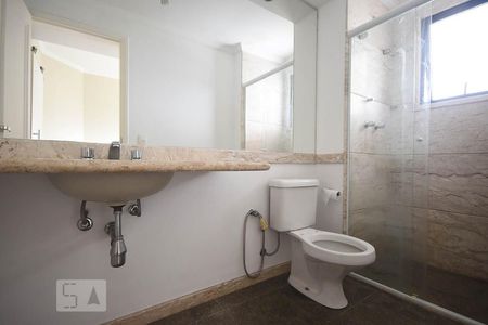 Banheiro suíte 1 de apartamento para alugar com 3 quartos, 160m² em Panamby, São Paulo