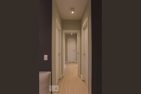 Corredor de apartamento para alugar com 2 quartos, 58m² em Pinheiros, São Paulo