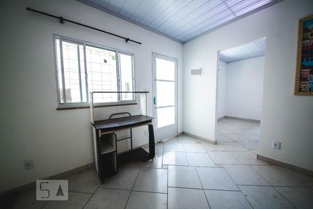 Sala de casa de condomínio para alugar com 1 quarto, 52m² em Santa Rosa, Niterói