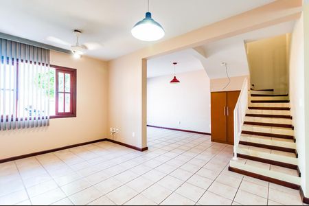 Casa de condomínio à venda com 110m², 3 quartos e 3 vagasSala