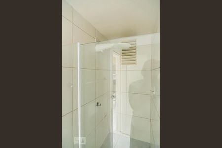 Banheiro de apartamento para alugar com 1 quarto, 49m² em Boa Vista, Porto Alegre