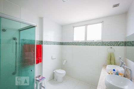 Banheiro de apartamento para alugar com 1 quarto, 50m² em Jacarepaguá, Rio de Janeiro