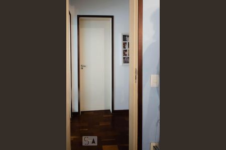 Hall de acesso aos dormitórios de apartamento para alugar com 2 quartos, 84m² em Gávea, Rio de Janeiro