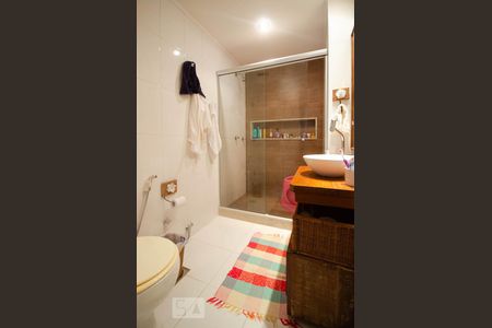 Banheiro social de apartamento para alugar com 2 quartos, 84m² em Gávea, Rio de Janeiro