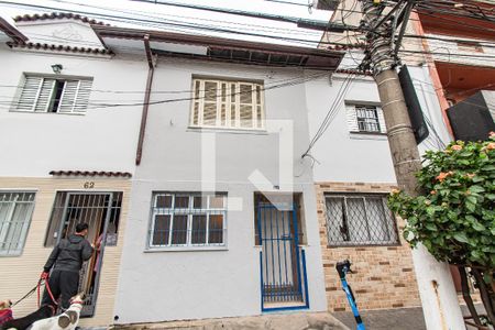 Casa à venda com 60m², 2 quartos e sem vaga Casa à venda com 60m², 2 quartos e sem vagaFachada