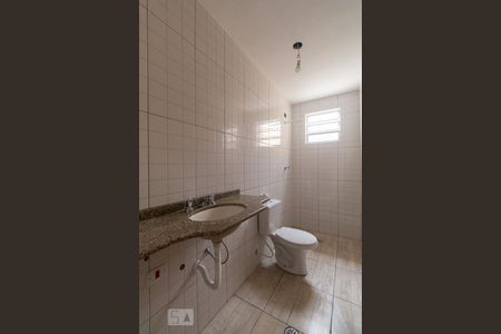 Banheiro de casa para alugar com 1 quarto, 49m² em Vila Antonieta, São Paulo