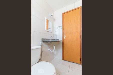 Banheiro  de apartamento para alugar com 2 quartos, 55m² em Pirajá, Belo Horizonte