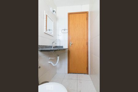 Banheiro  de apartamento para alugar com 2 quartos, 55m² em Pirajá, Belo Horizonte