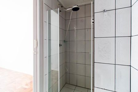 Banheiro de apartamento para alugar com 1 quarto, 42m² em Partenon, Porto Alegre