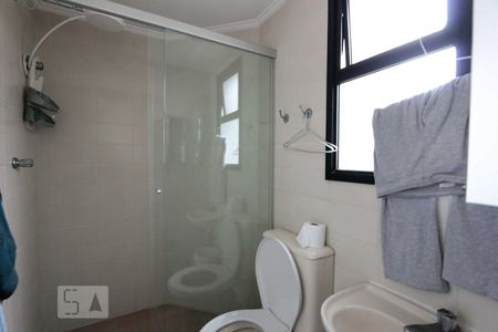 banheiro de serviço de apartamento para alugar com 4 quartos, 350m² em Vila Andrade, São Paulo