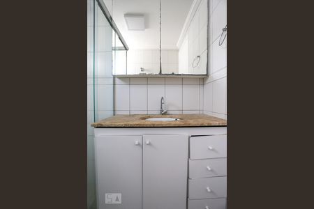 Banheiro de apartamento à venda com 2 quartos, 55m² em Bela Vista, São Paulo