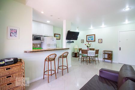 Sala de apartamento para alugar com 1 quarto, 59m² em Barra da Tijuca, Rio de Janeiro