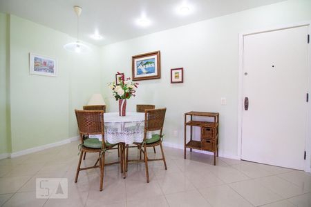 Sala de apartamento para alugar com 1 quarto, 59m² em Barra da Tijuca, Rio de Janeiro