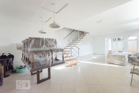 Sala de casa para alugar com 4 quartos, 258m² em Jardim Novo Mundo, São Paulo