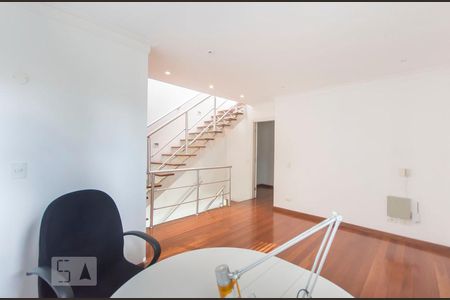 Sala de TV de casa para alugar com 4 quartos, 258m² em Jardim Novo Mundo, São Paulo