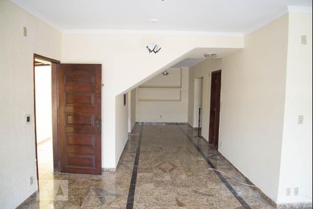 Sala de casa à venda com 4 quartos, 252m² em Vila Picinin, São Paulo