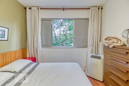 Primeiro dormitório de apartamento à venda com 2 quartos, 75m² em Moema, São Paulo