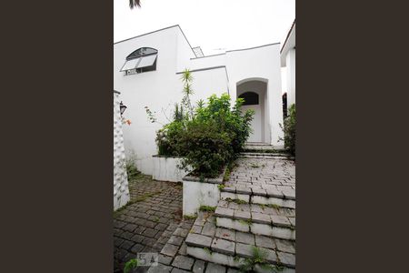 Quintal da Frente de casa para alugar com 4 quartos, 400m² em Bela Aliança, São Paulo