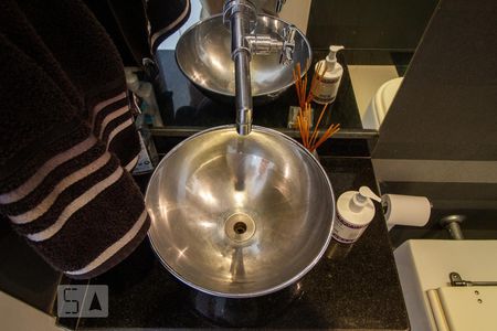 Lavabo de apartamento para alugar com 4 quartos, 420m² em Barra da Tijuca, Rio de Janeiro