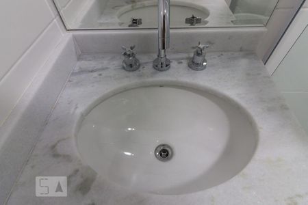 Detalhe do Banheiro de apartamento para alugar com 2 quartos, 59m² em Santa Teresinha, Santo André