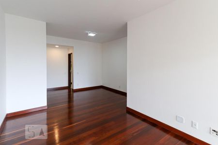 Sala de apartamento para alugar com 4 quartos, 125m² em Barra da Tijuca, Rio de Janeiro