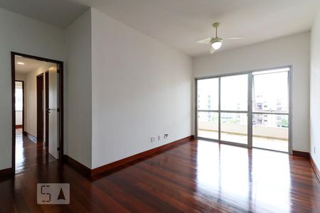 Sala de apartamento para alugar com 4 quartos, 125m² em Barra da Tijuca, Rio de Janeiro