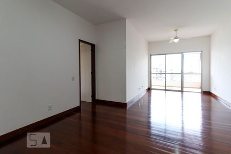 Sala de apartamento para alugar com 4 quartos, 125m² em Barra da Tijuca, Rio de Janeiro