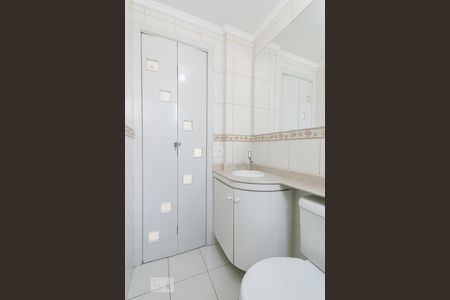 Banheiro  de apartamento para alugar com 2 quartos, 70m² em Vila Firmiano Pinto, São Paulo