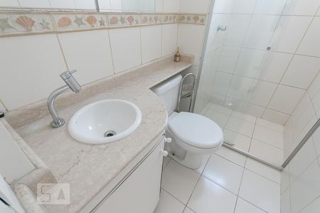 Banheiro  de apartamento para alugar com 2 quartos, 70m² em Vila Firmiano Pinto, São Paulo