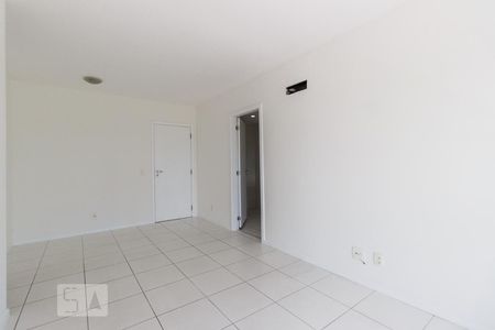 Sala de apartamento à venda com 2 quartos, 75m² em Barra da Tijuca, Rio de Janeiro