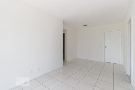 Sala de apartamento à venda com 2 quartos, 75m² em Barra da Tijuca, Rio de Janeiro