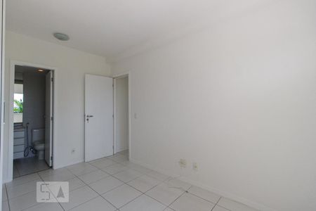 Suíte de apartamento à venda com 2 quartos, 75m² em Barra da Tijuca, Rio de Janeiro