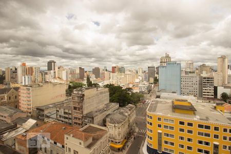 Sala - vista de apartamento para alugar com 2 quartos, 55m² em Centro, Curitiba