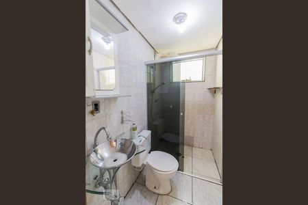 Banheiro de apartamento à venda com 2 quartos, 48m² em Jardim Flor da Montanha, Guarulhos