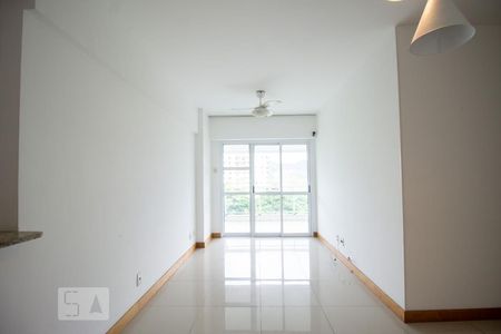 Sala de apartamento para alugar com 3 quartos, 80m² em Recreio dos Bandeirantes, Rio de Janeiro