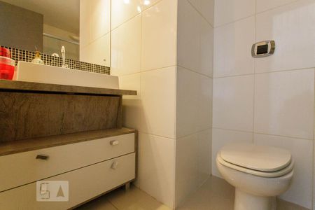 Banheiro de apartamento para alugar com 2 quartos, 61m² em Menino Deus, Porto Alegre