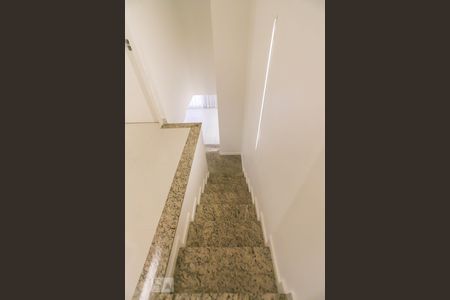 Escada de apartamento para alugar com 2 quartos, 94m² em Lago Norte, Brasília