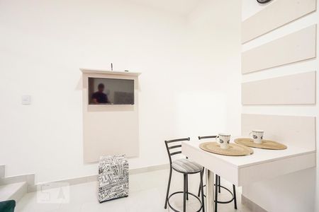 Sala e cozinha de kitnet/studio para alugar com 1 quarto, 35m² em Parque da Mooca, São Paulo